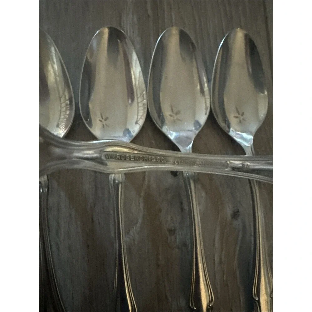 7 PCs Royal Splendor International stainless Scrolls‎ glossy Oval Place Spoons